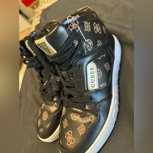 GUESS Women's Rubinn Sneaker